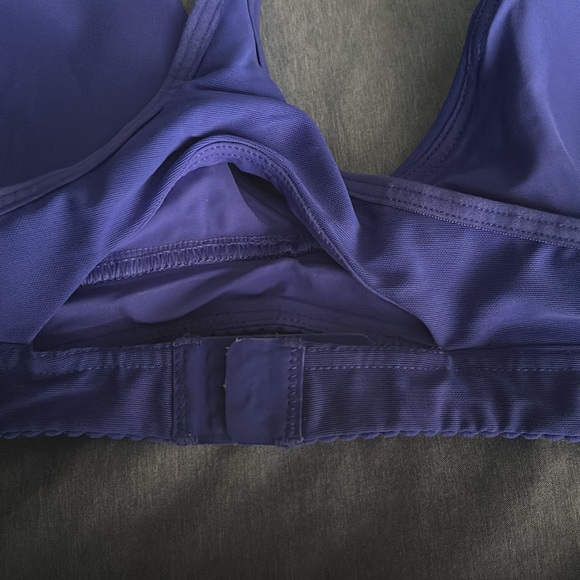 Lululemon sports bra - Picture 3 of 3